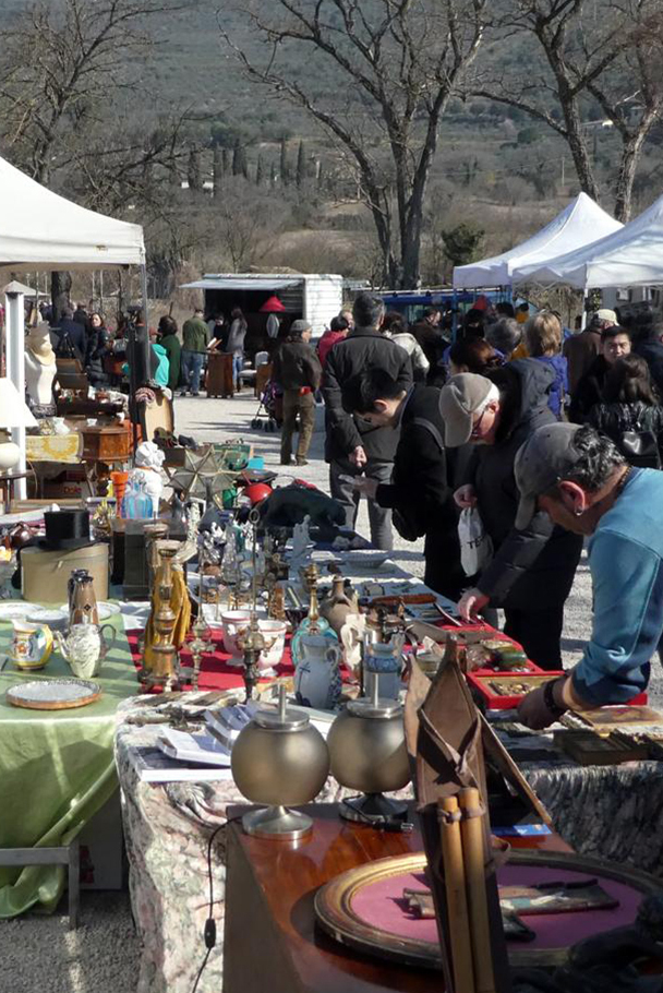 Campello antiques market